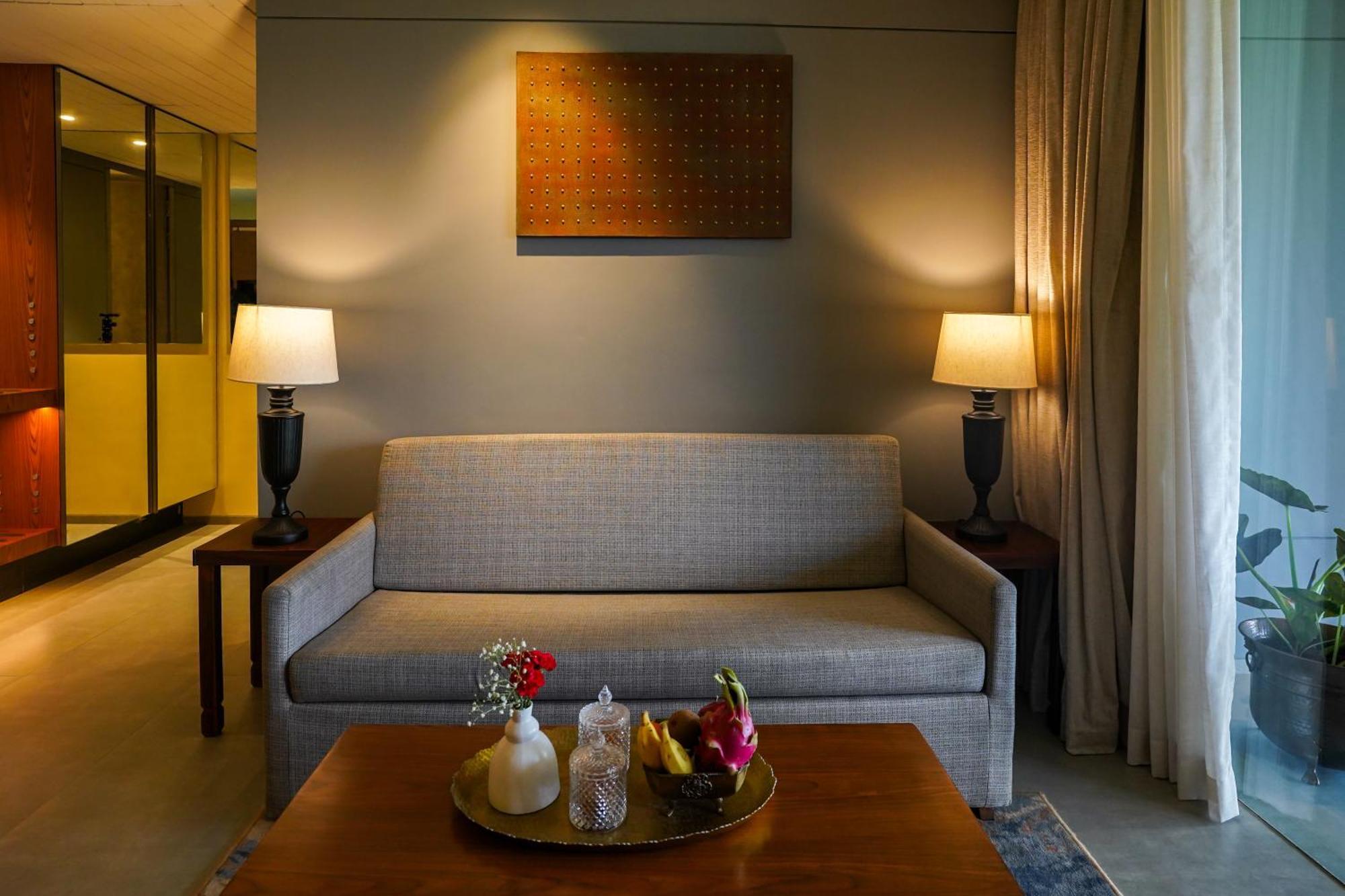 Radisson Resort&Spa Lonavala Esterno foto A sofa in a hotel room