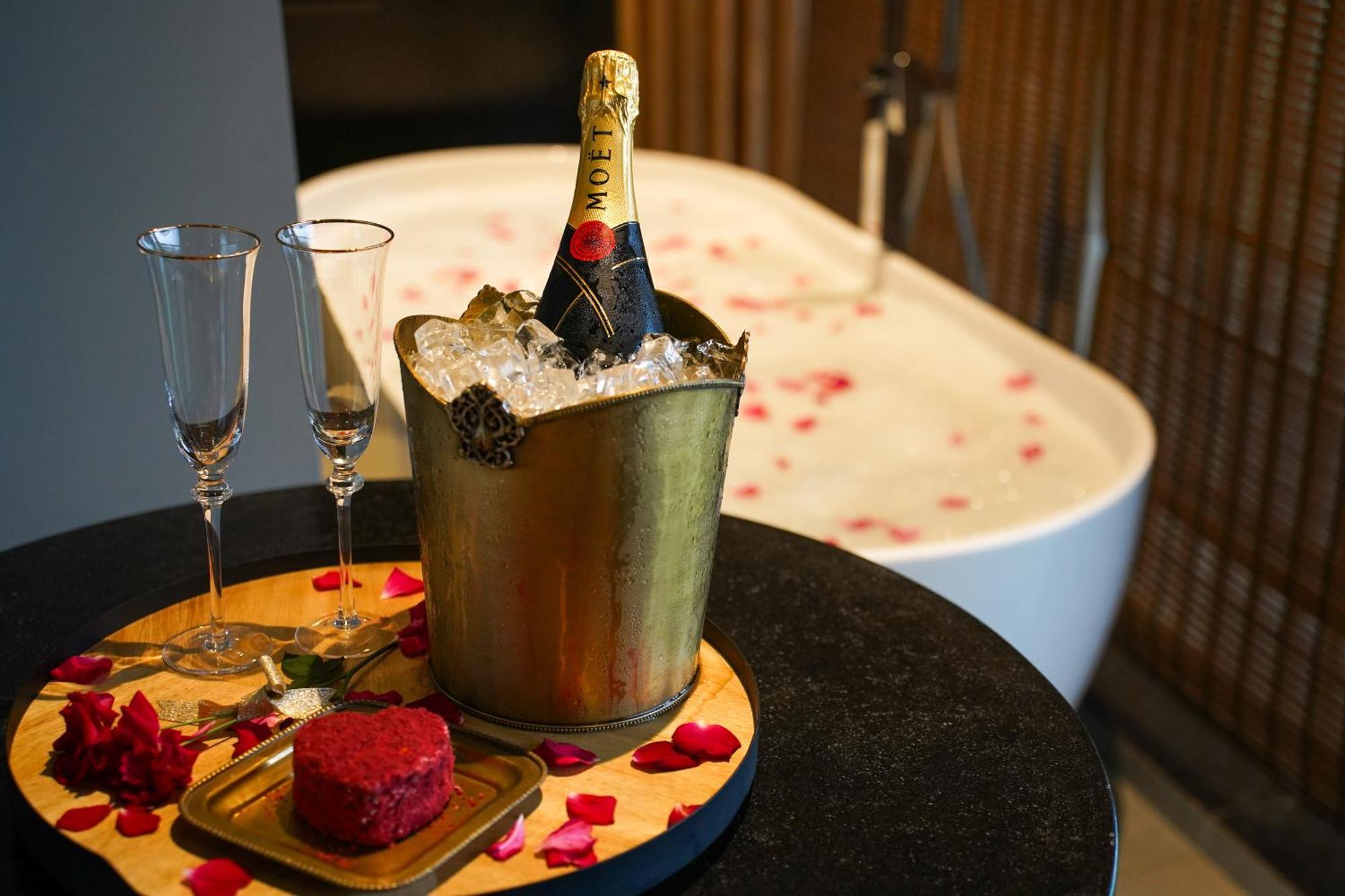 Radisson Resort&Spa Lonavala Esterno foto A bottle of Moët & Chandon champagne