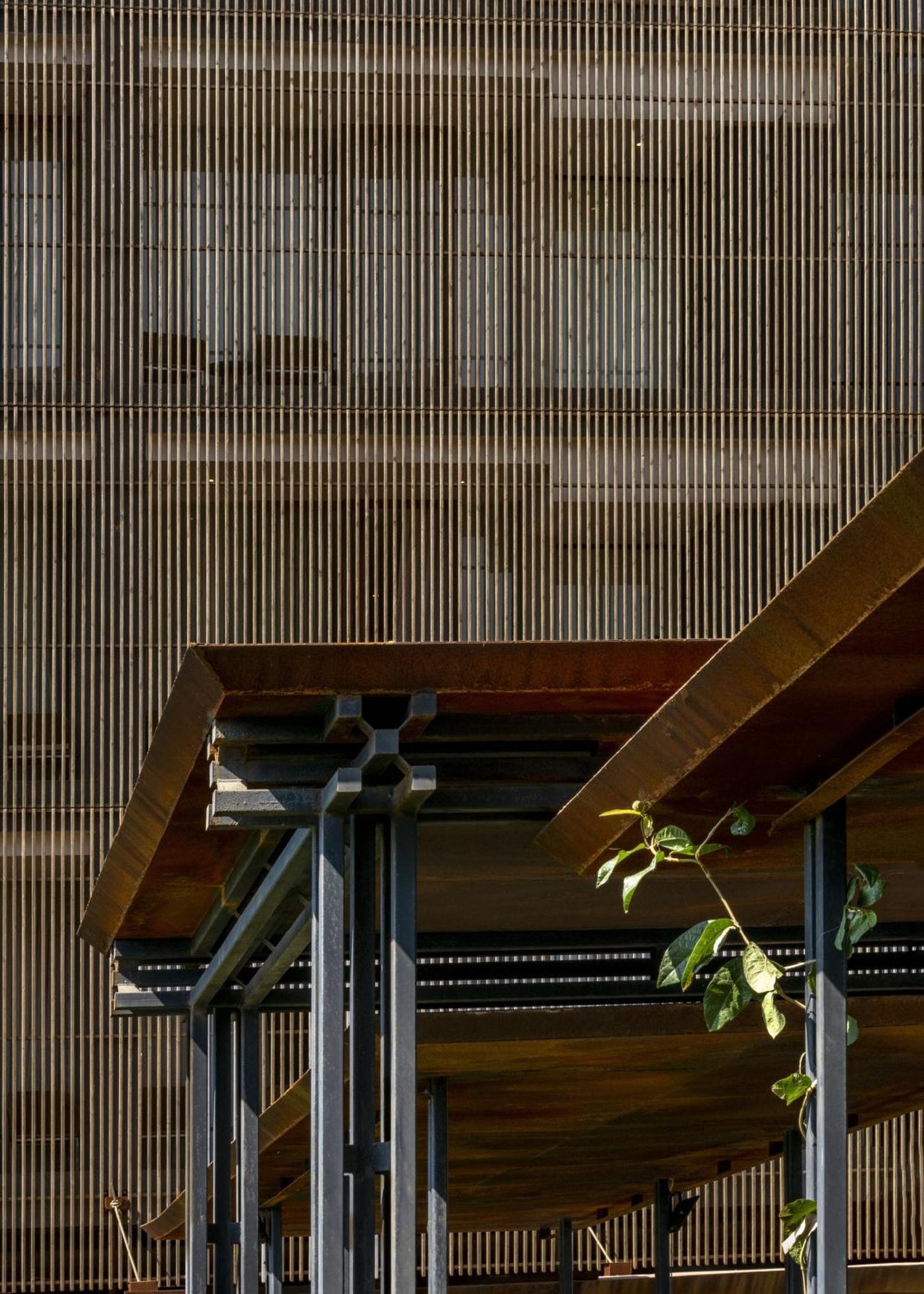 Radisson Resort&Spa Lonavala Esterno foto Detail of the facade