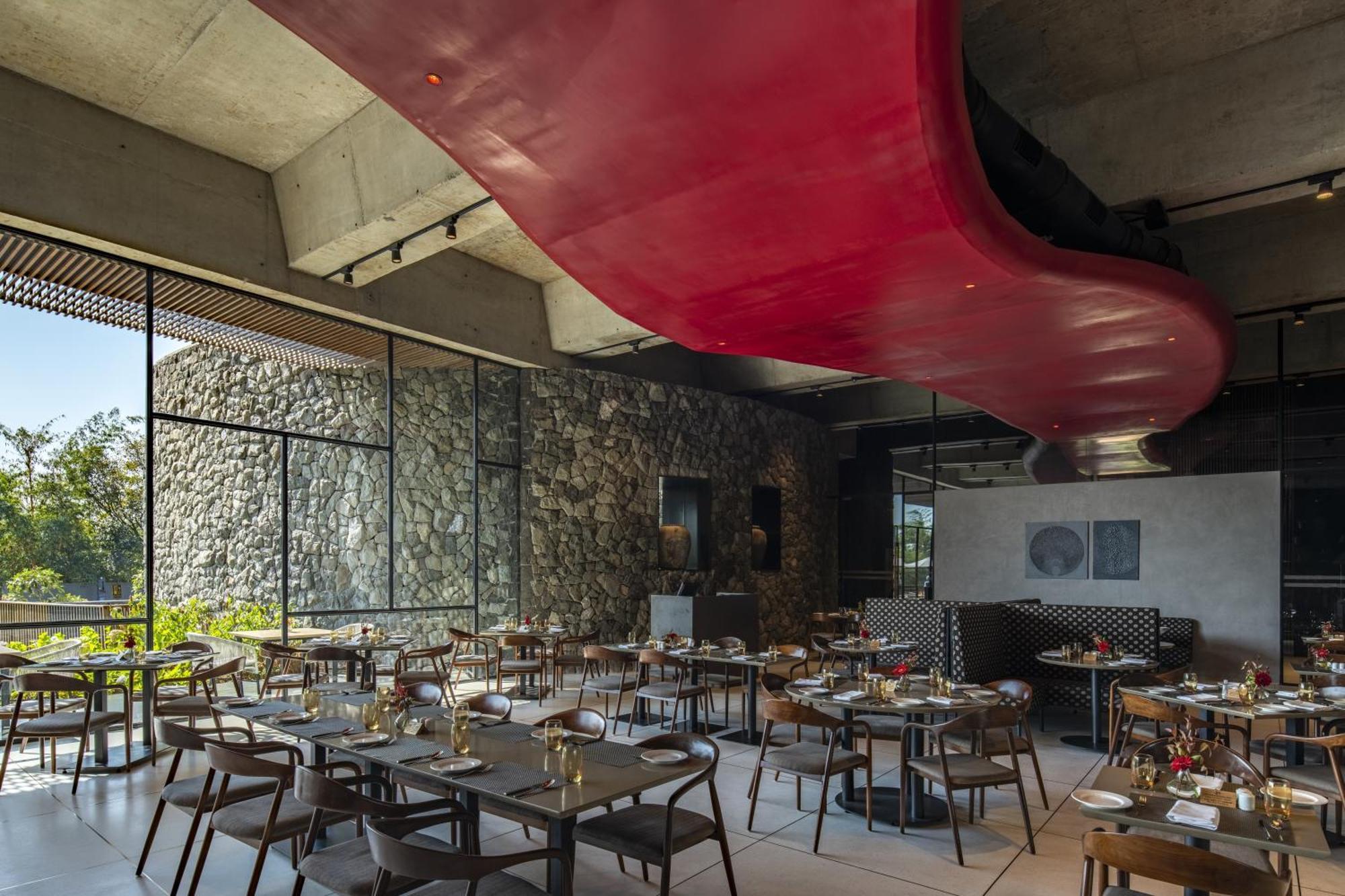 Radisson Resort&Spa Lonavala Esterno foto Interior of the restaurant