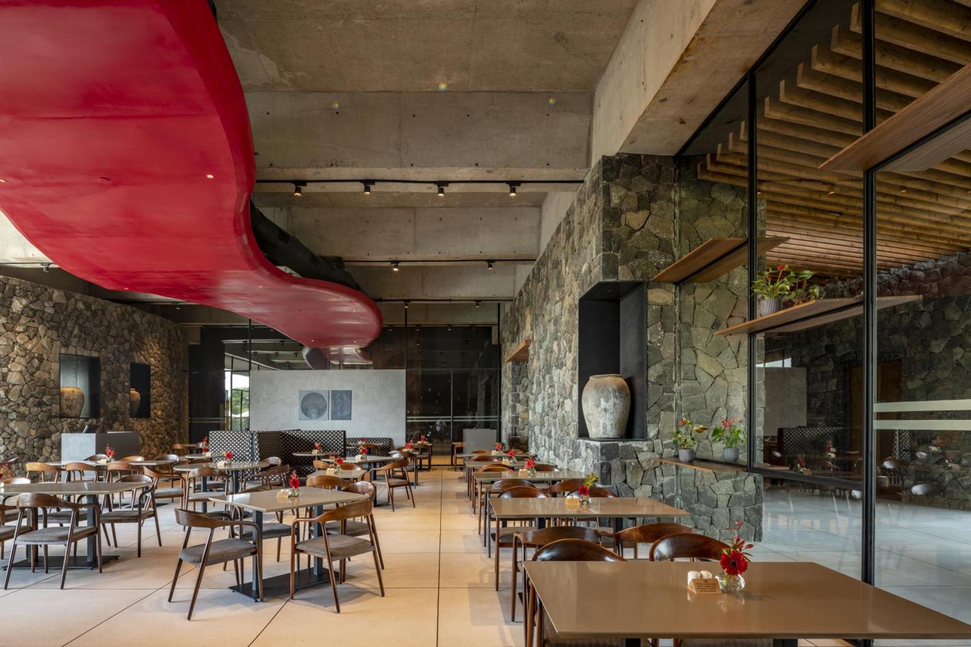 Radisson Resort&Spa Lonavala Esterno foto Restaurant