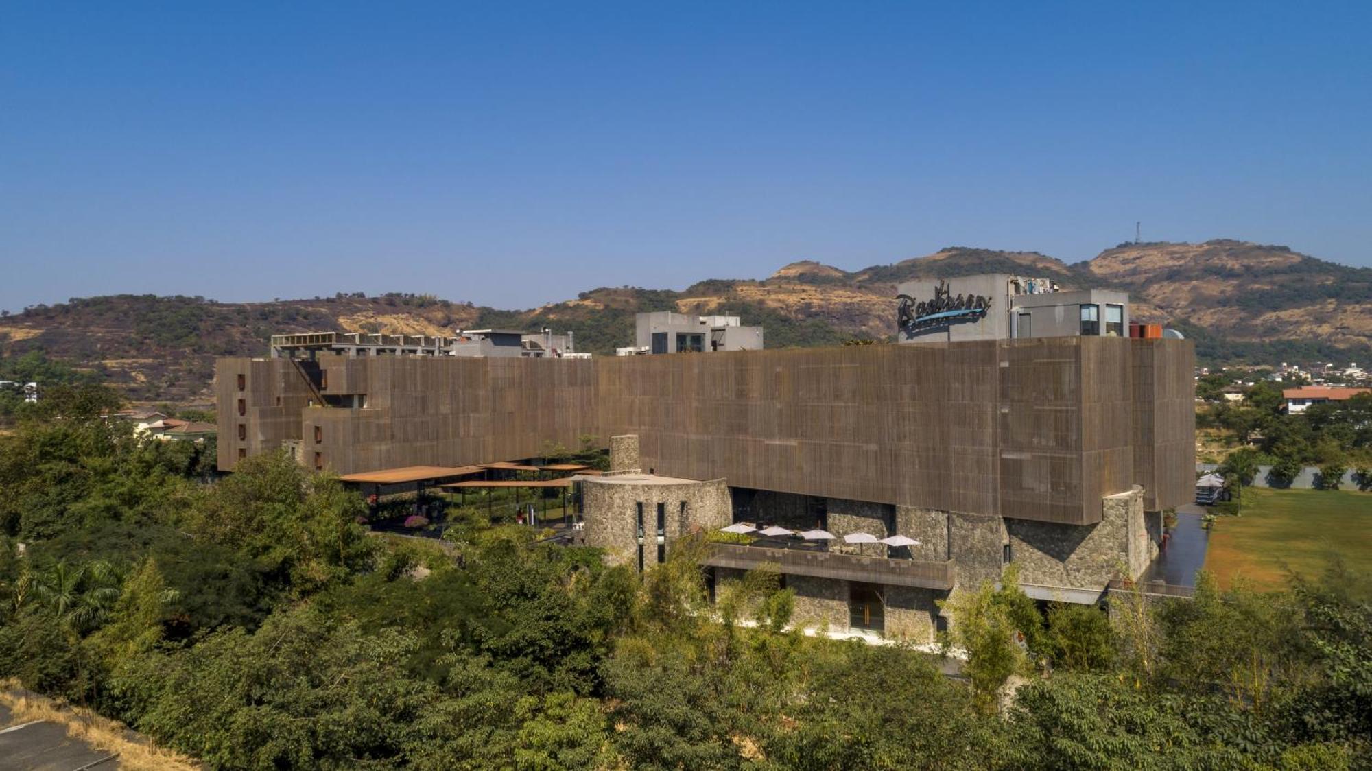 Radisson Resort&Spa Lonavala Esterno foto The Skanderbeg Square