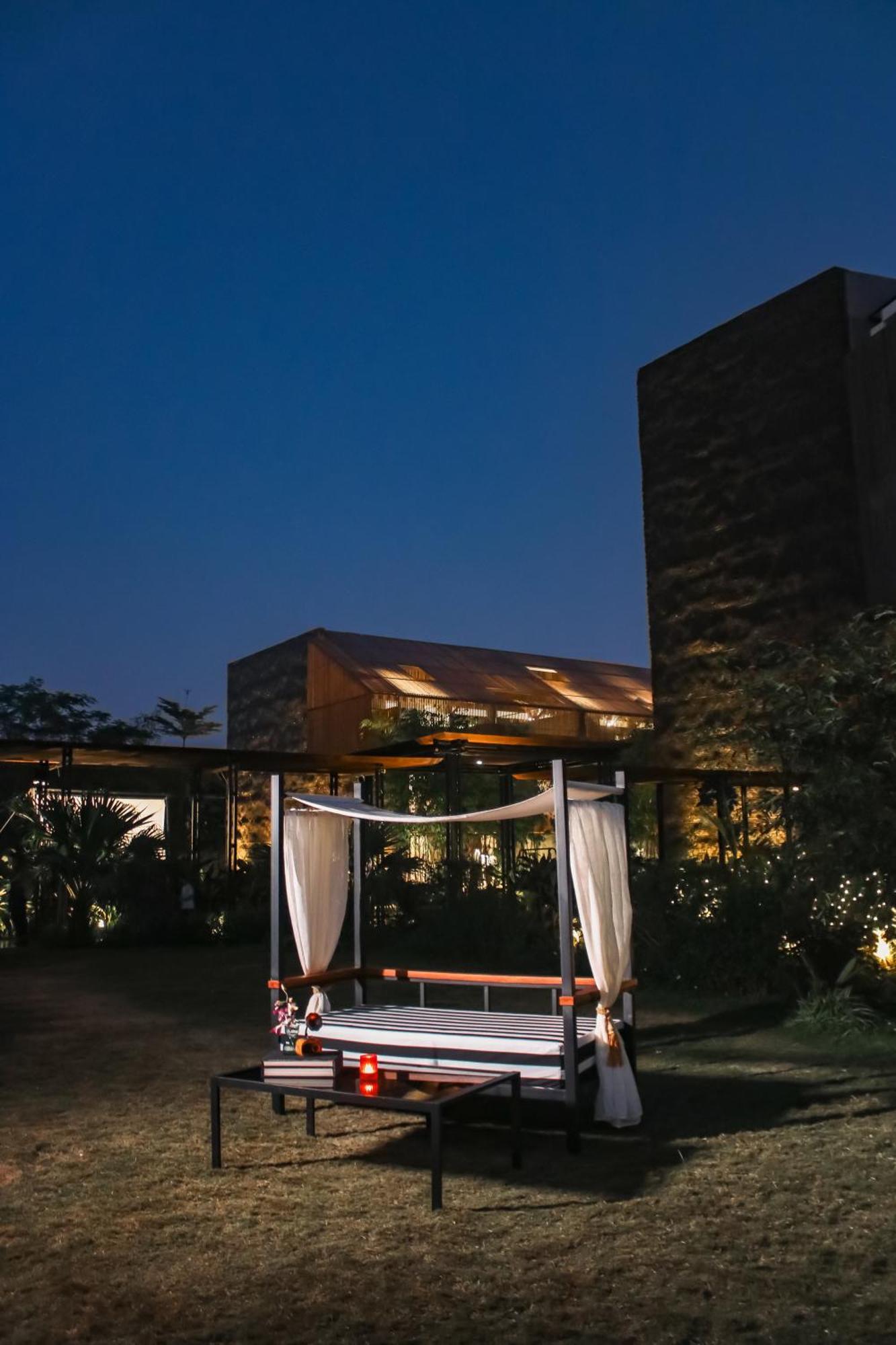 Radisson Resort&Spa Lonavala Esterno foto The Sukhothai