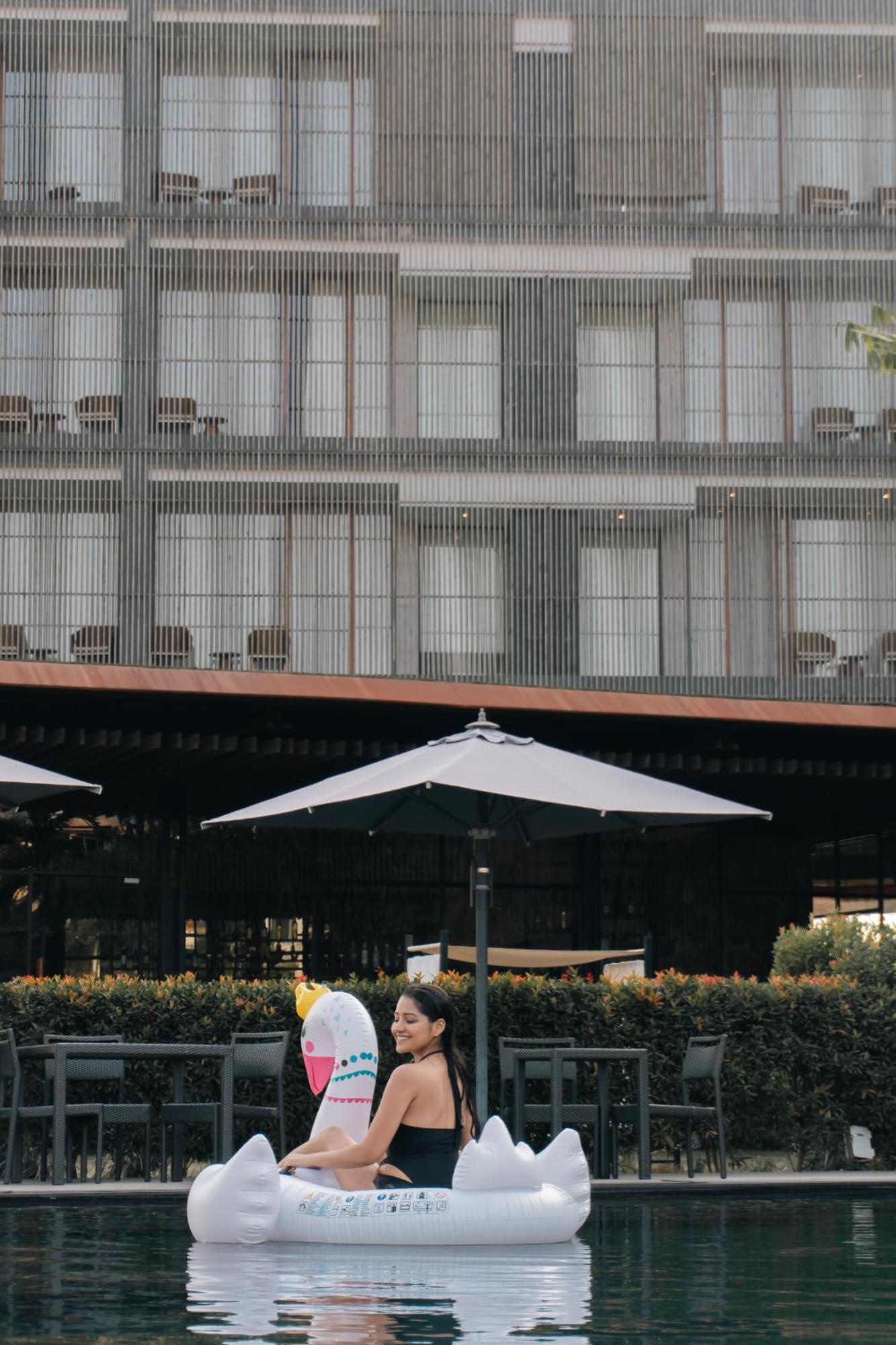 Radisson Resort&Spa Lonavala Esterno foto The hotel's exterior